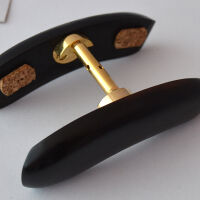 Double-Chinrest–Ebony-bottom mounted Gold fittings